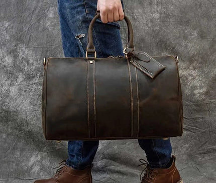 Sac bordeaux avec bandoulière amovible et détails dorés