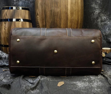 Sac bordeaux avec bandoulière amovible et détails dorés