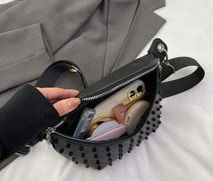 sac-banane-arrondi-cloute-sangle-creme