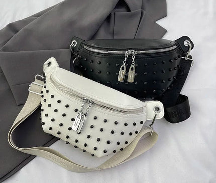 sac-banane-arrondi-cloute-sangle-creme