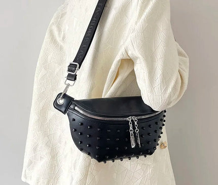 sac-banane-arrondi-cloute-sangle-creme