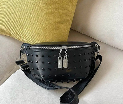 sac-banane-arrondi-cloute-sangle-creme