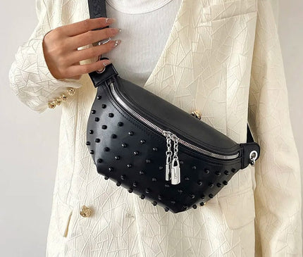sac-banane-arrondi-cloute-sangle-creme