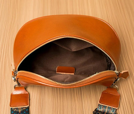 sac-bandouliere-arrondi-marron-motifs