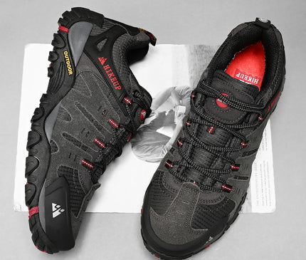 chaussure-randonnee-grise-details-rouges