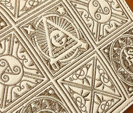 sac-a-main-rigide-rabat-brode-geometrique-chaine-doree