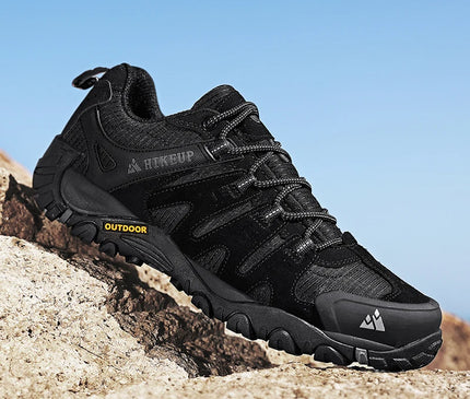chaussure-randonnee-grise-details-rouges