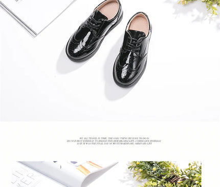 chaussures-a-lacets-noires-details-brogue