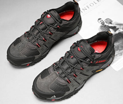 chaussure-randonnee-grise-details-rouges