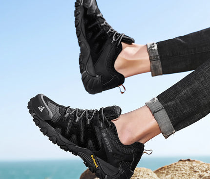 chaussure-randonnee-grise-details-rouges