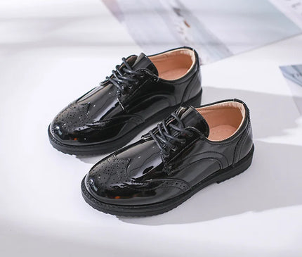 chaussures-a-lacets-noires-details-brogue