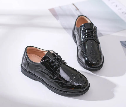 chaussures-a-lacets-noires-details-brogue