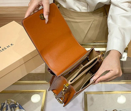sac-a-main-rigide-rabat-brode-geometrique-chaine-doree