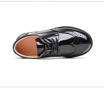 chaussures-a-lacets-noires-details-brogue