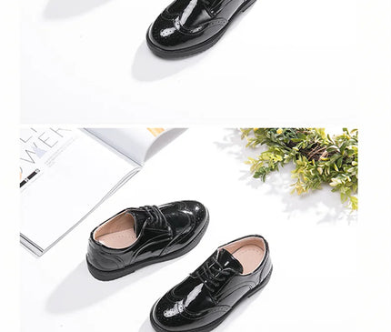 chaussures-a-lacets-noires-details-brogue