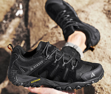 chaussure-randonnee-grise-details-rouges