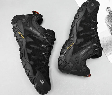 chaussure-randonnee-grise-details-rouges