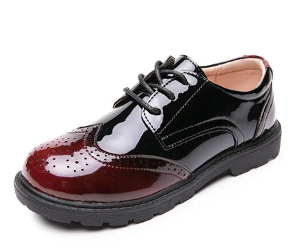 chaussures-a-lacets-noires-details-brogue