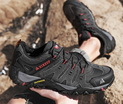 chaussure-randonnee-grise-details-rouges