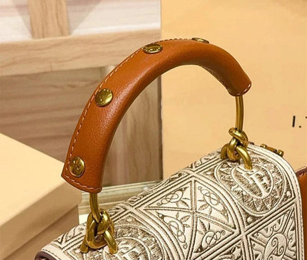 sac-a-main-rigide-rabat-brode-geometrique-chaine-doree