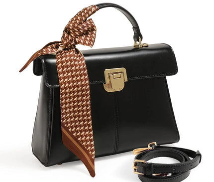 sac-a-main-rouge-boucle-doree-minimaliste