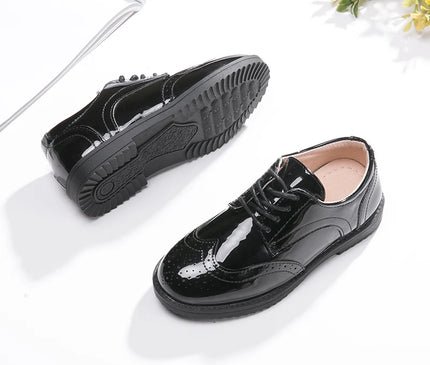 chaussures-a-lacets-noires-details-brogue