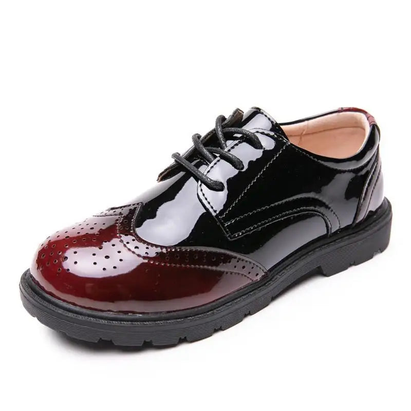 chaussures-a-lacets-noires-details-brogue