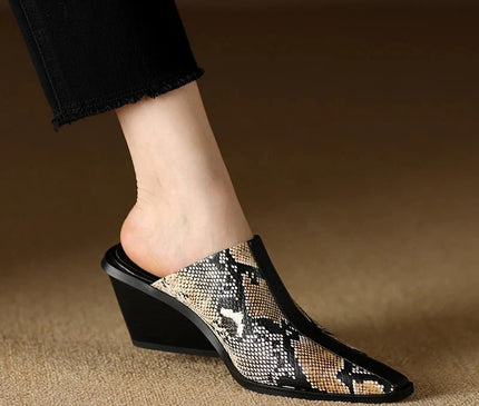 mules-feminines-talon-compense-pointe-effilee