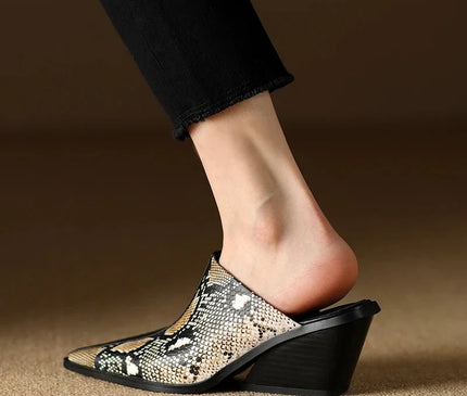 mules-feminines-talon-compense-pointe-effilee