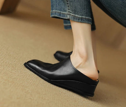sabot-noir-minimaliste-bout-carre