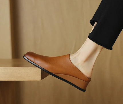 sabot-noir-minimaliste-bout-carre