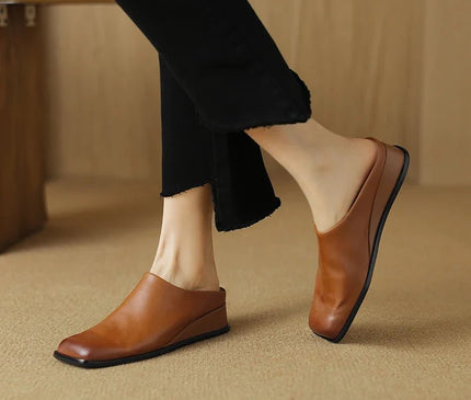sabot-noir-minimaliste-bout-carre