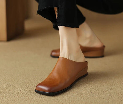 sabot-noir-minimaliste-bout-carre