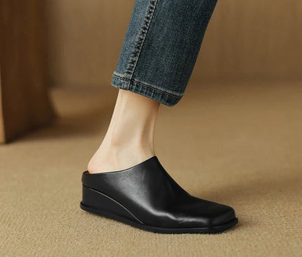 sabot-noir-minimaliste-bout-carre