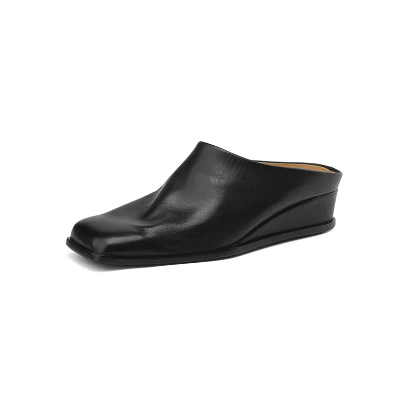 sabot-noir-minimaliste-bout-carre