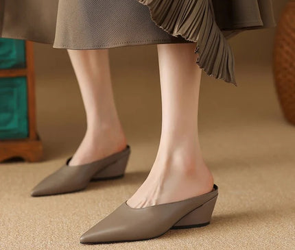 mules-bout-pointu-talon-carre-5-cm-minimalistes