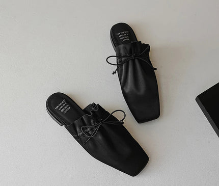 mule-minimaliste-noire-bout-carre-lacet-noue