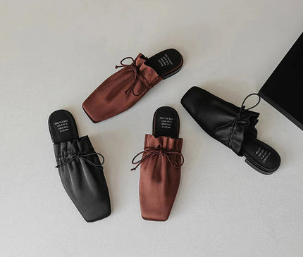 mule-minimaliste-noire-bout-carre-lacet-noue