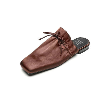 mule-minimaliste-noire-bout-carre-lacet-noue