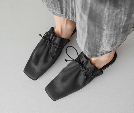 mule-minimaliste-noire-bout-carre-lacet-noue