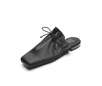 mule-minimaliste-noire-bout-carre-lacet-noue