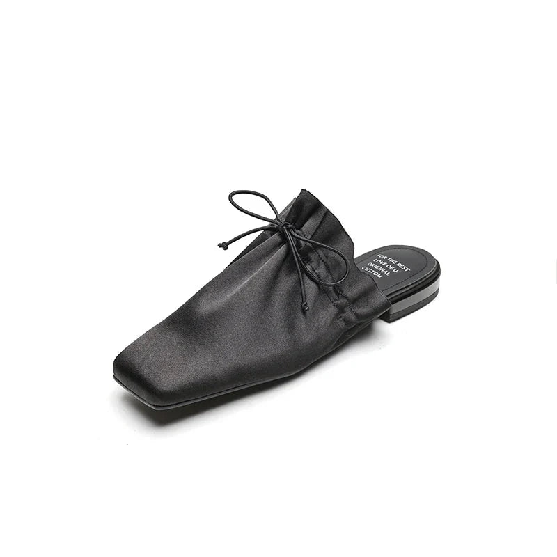 mule-minimaliste-noire-bout-carre-lacet-noue