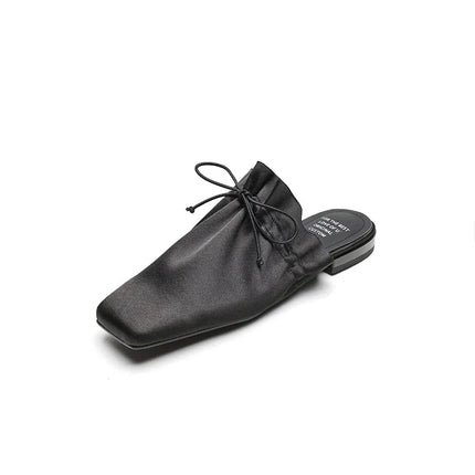 mule-minimaliste-noire-bout-carre-lacet-noue
