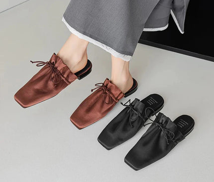 mule-minimaliste-noire-bout-carre-lacet-noue