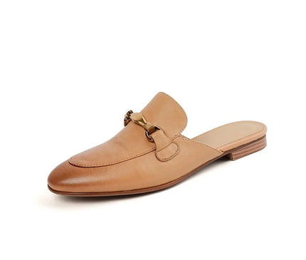 mules-beige-boucle-metallique-doree-talon-plat