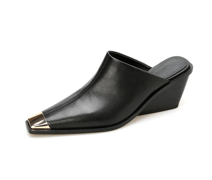 mule-beige-bout-carre-finition-metallique