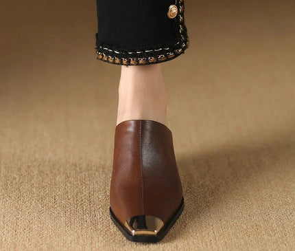 mule-beige-bout-carre-finition-metallique