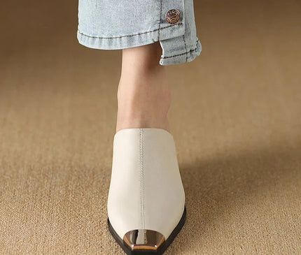 mule-beige-bout-carre-finition-metallique