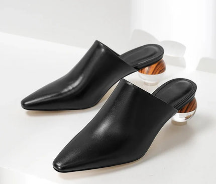mule-noire-minimaliste-talon-sphere-audacieux