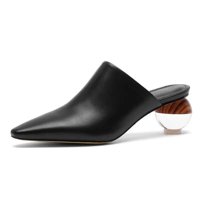 mule-noire-minimaliste-talon-sphere-audacieux